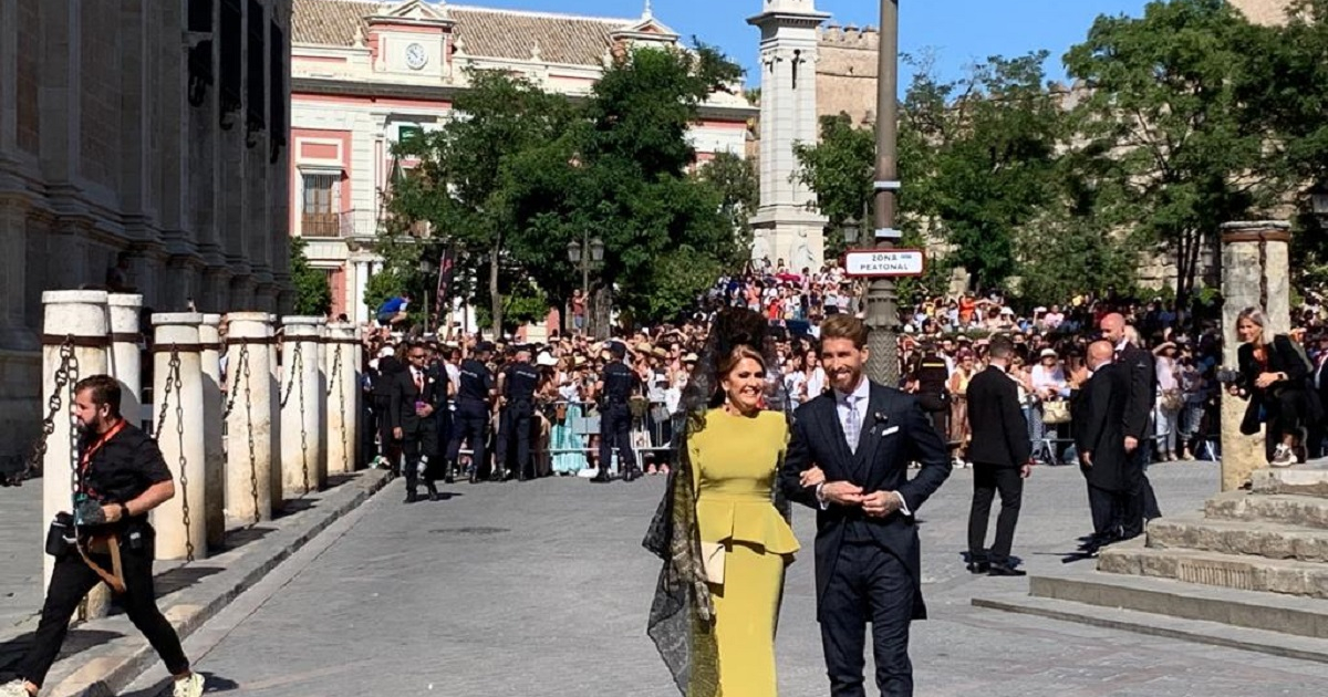 Sergio Ramos y su madre en la boda © Twitter / ABC Sevilla DIRECTO