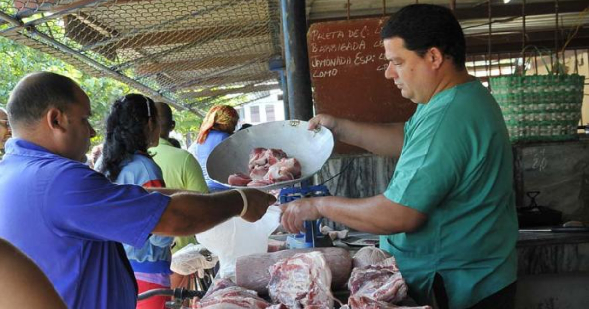 Venta de carne de cerdo en Cuba © Granma / Gerardo Maye