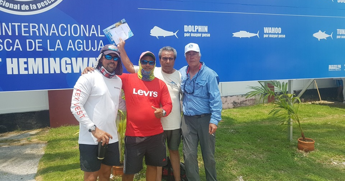Algunos de los premiados en el Torneo de Pesca de la Aguja © Facebook/Cnih de Cuba