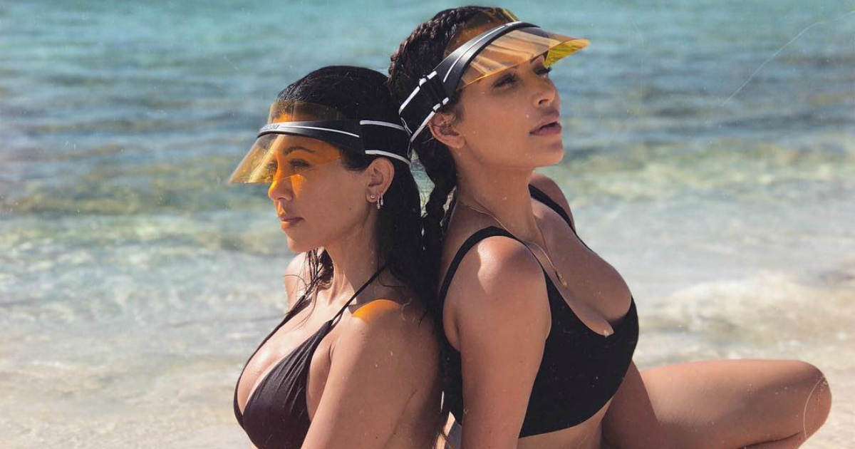 Kim y Kourtney Kardashian en la playa © Instagram / Kourtney Kardashian 
