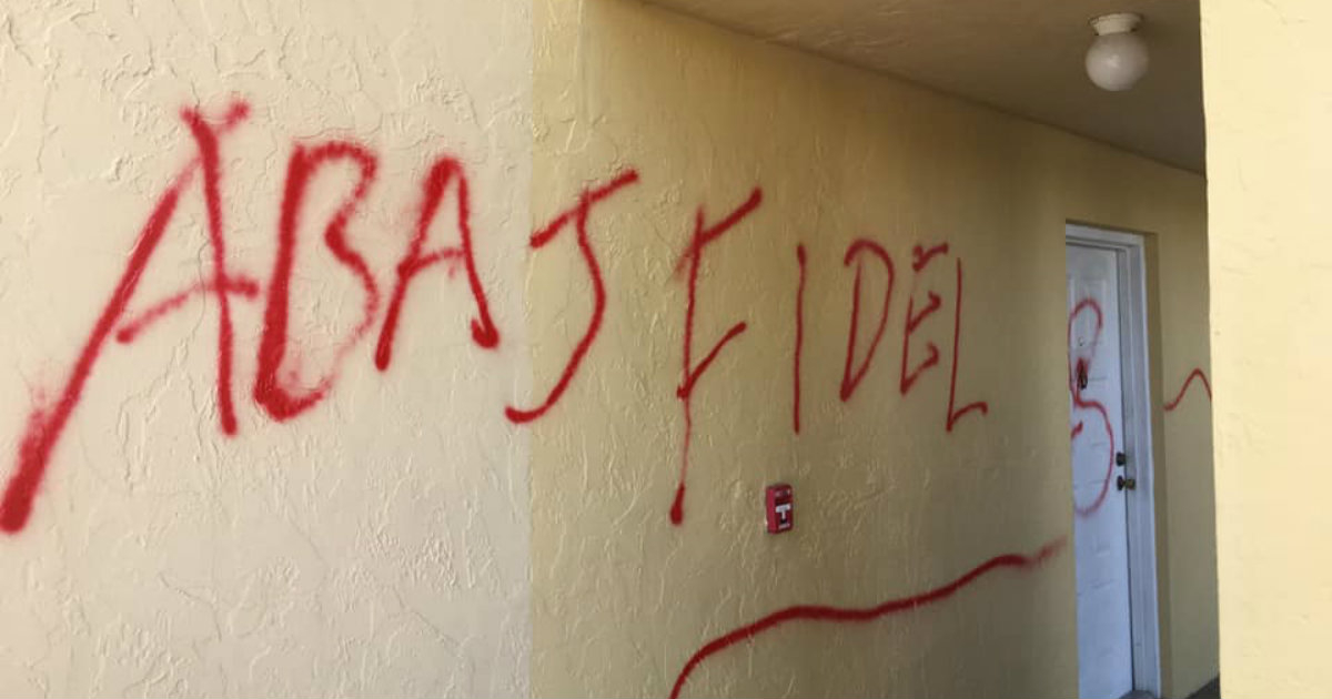 Grafiti "Abajo Fidel" en Hialeah © Facebook/Javier Díaz