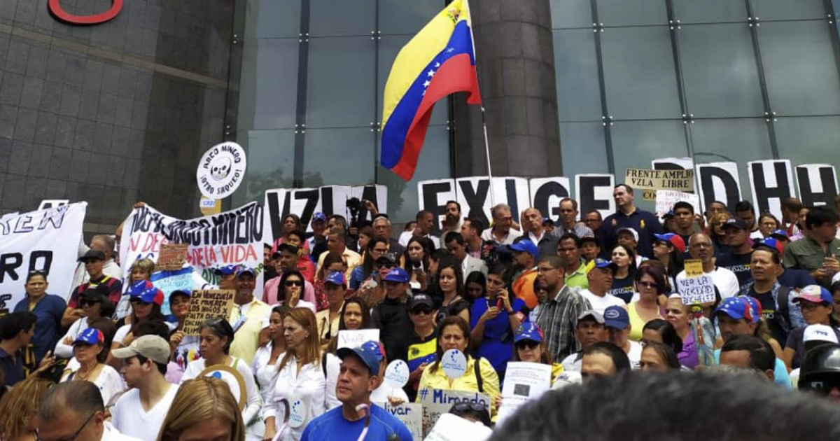 Protesta en Venezuela contra Nicolás Maduro durante la visita de Michelle Bachelet © Twitter / Efecto Cocuyo