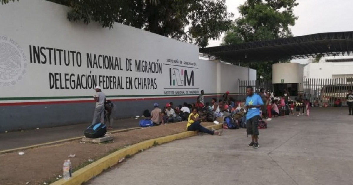 Migrantes en las instalaciones de la estación Siglo XXI, en Tapachula © Twitter / Revista Poderes