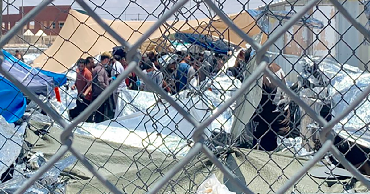 Migrantes en la frontera © Twitter / @NealSoftPower