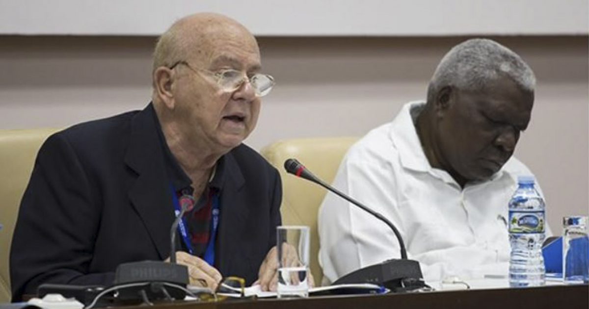Miguel Barnet (expresidente de la UNEAC) y Esteban Lazo (presidente de la ANPP) © Cubadebate