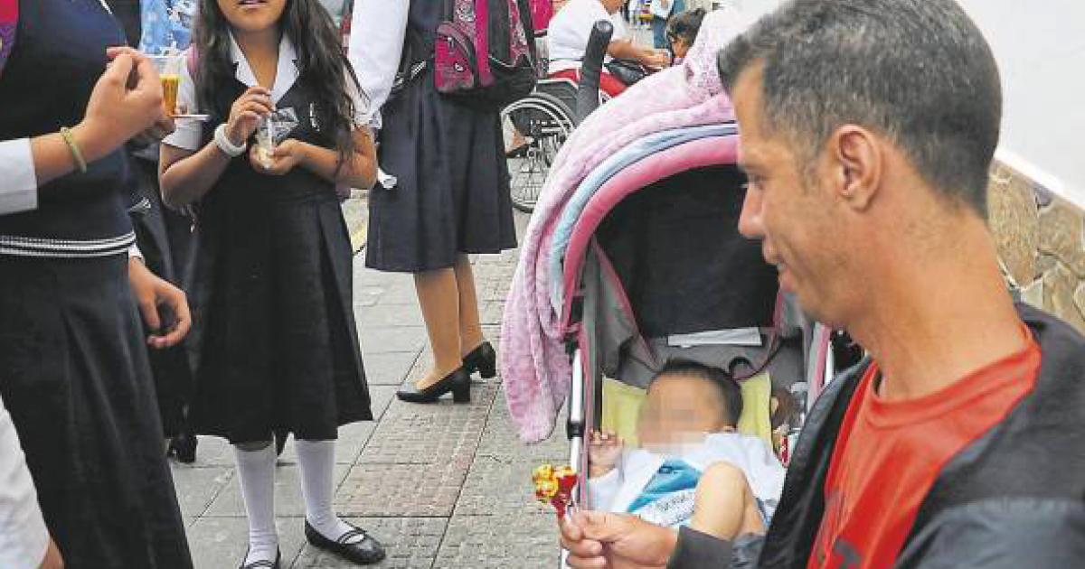 Yudieel Grillo junto a su pequeña hija © Diario El Norte