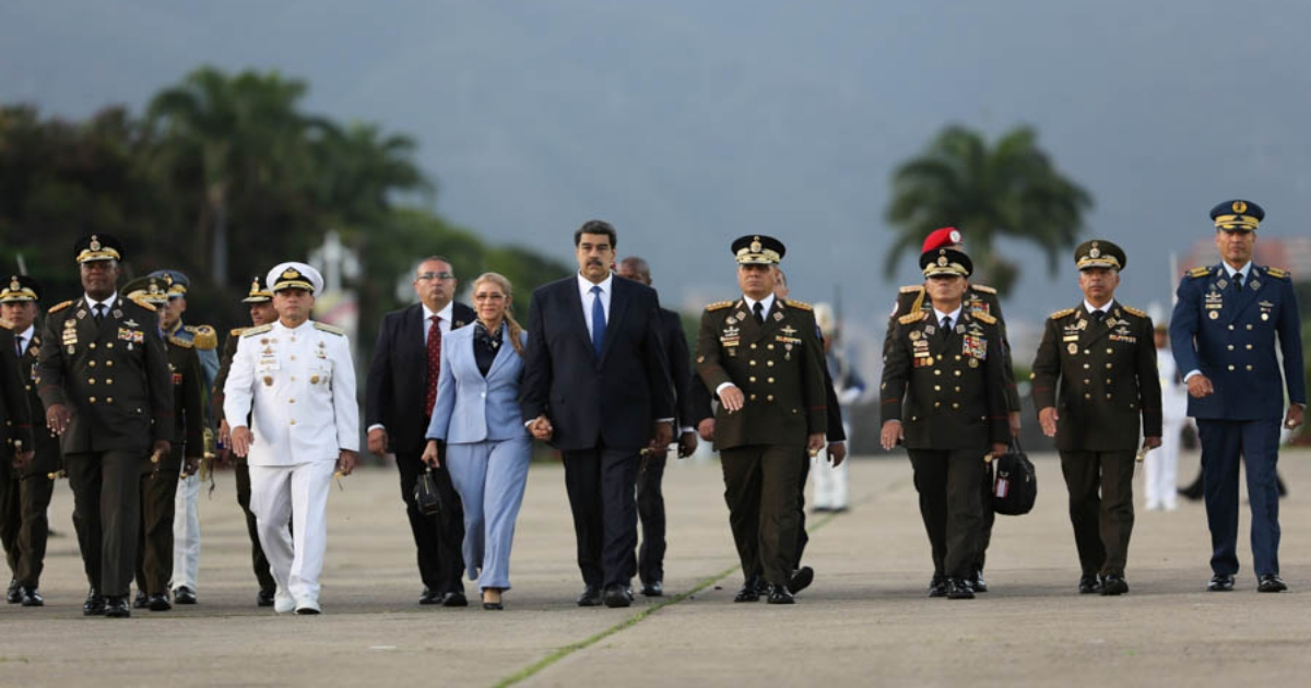 Nicolás Maduro y su esposa, rodeados del Alto Mando Militar de Venezuela © Prensa Presidencial / Marcelo Garcia