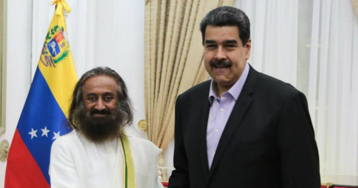 Sri Sri Ravi Shankar (i) y Nicolás Maduro (d) © Twitter/Nicolás Maduro