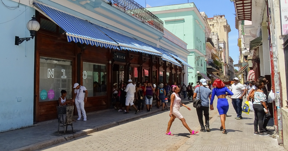 Cubanos en una calle de La Habana, imagen de referencia © CiberCuba