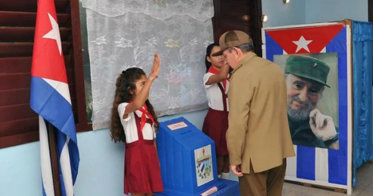Raúl Castro votando (imagen de referencia) © ACN