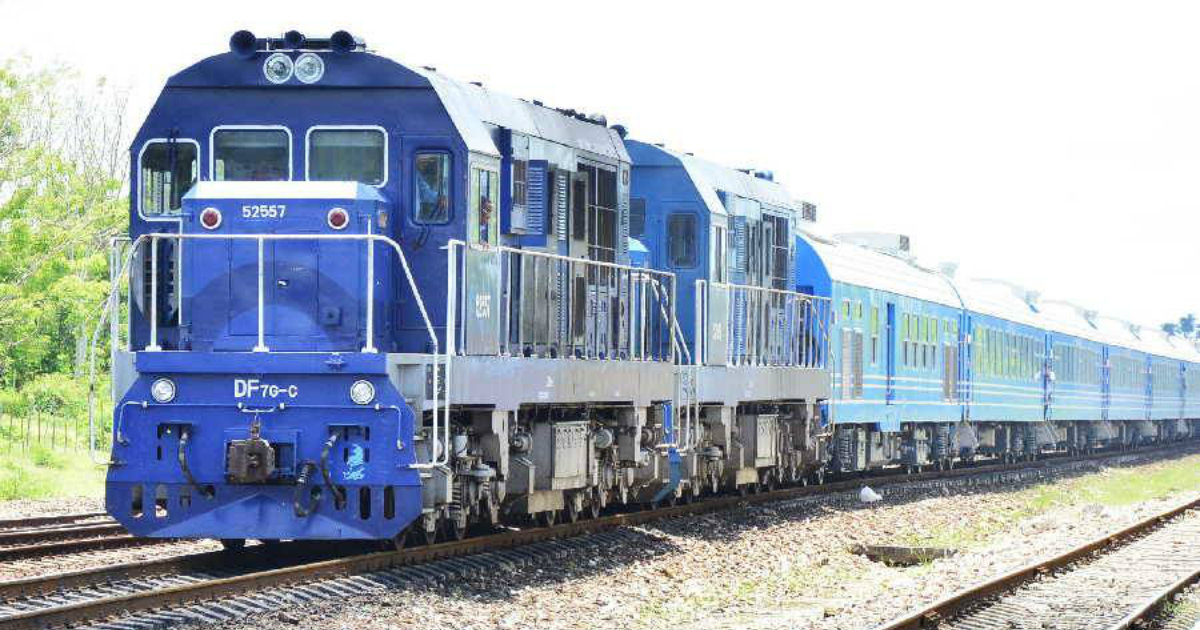 Nuevo tren chino que viaja al Oriente de Cuba © Escambray / Vicente Brito