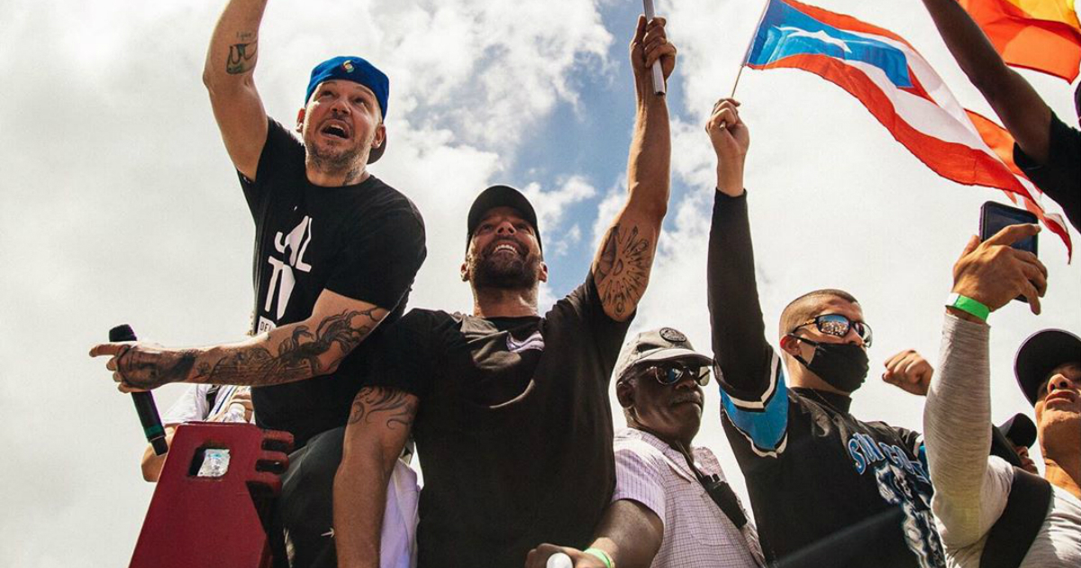 Bad Bunny, Ricky Martin y Residente manifestándose en las calles de Puerto Rico © Instagram / Residente