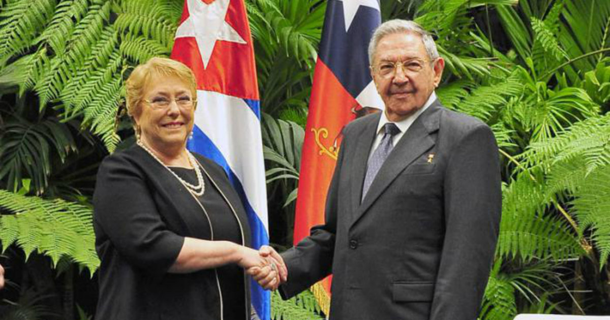 Michellee Bachelet (i) y Raúl Castro (d) © Estudios Revolución