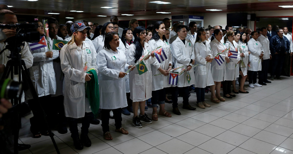 Médicos cubanos a su regreso de una misión en Brasil © REUTERS/Fernado Medina