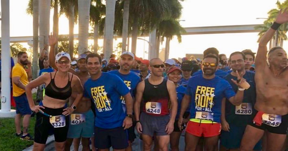 El alcalde de Miami (segundo por la izquierda) en la carrera por Venezuela © Twitter / Mayor Francis Suarez