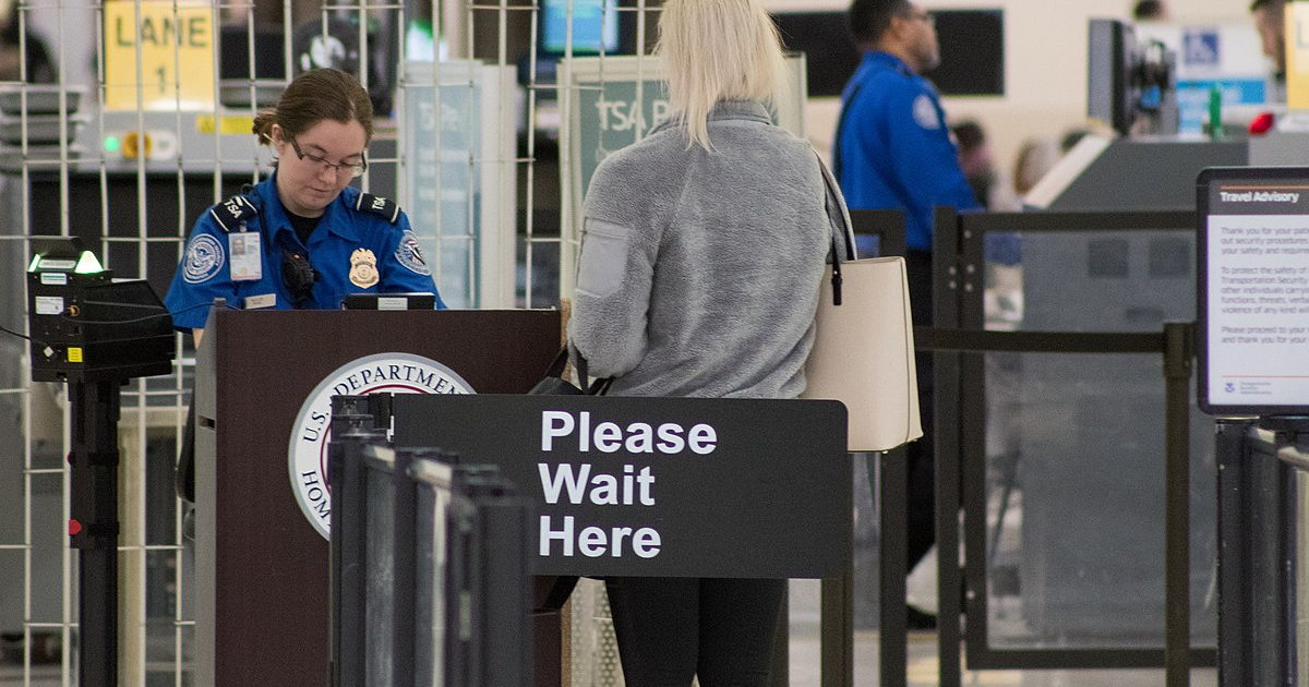 Revisión de TSA en aeropuerto © Wikimedia Commons