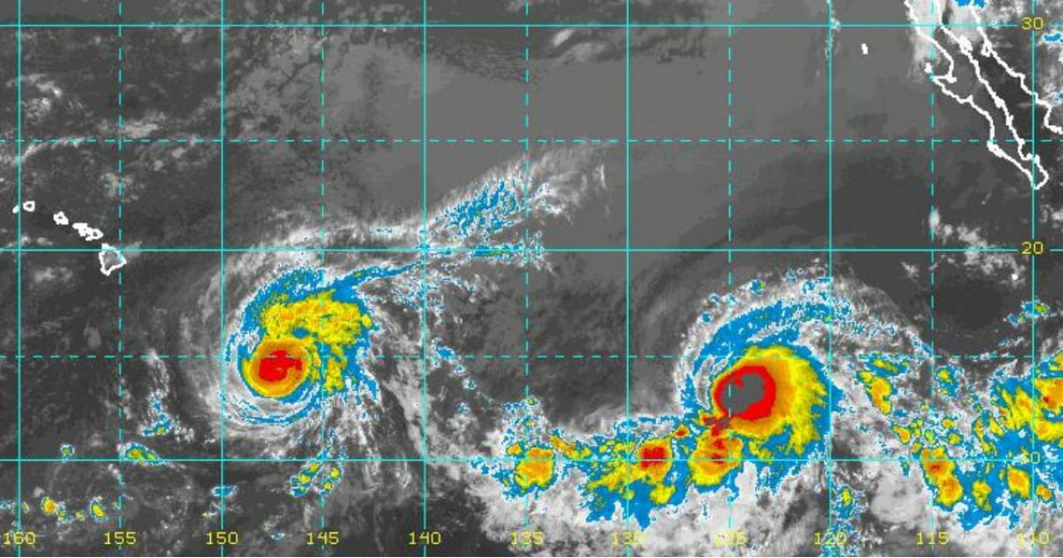 Imagen del satélite que muestra los dos fenómenos meteorológicos en dirección a Hawaii © NOAA