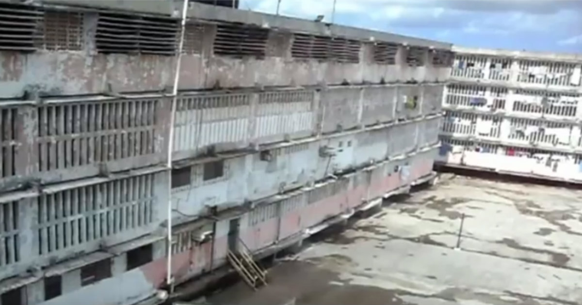 Exterior de la prisión Combinado del Este, en La Habana © YouTube/Screenshot