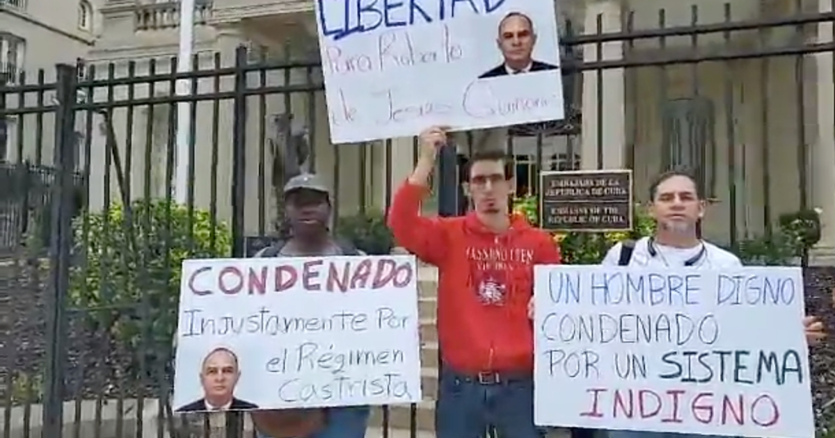 Protesta en Washington por la libertad de Roberto de Jesús Quiñones Haces © Captura de pantalla de Facebook / Yoaxis Marcheco Suárez