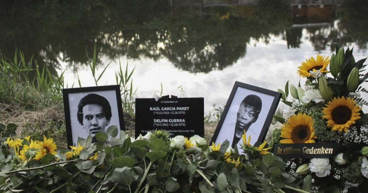 Fotos de los cubanos asesinados, durante el homenaje © Facebook/Martina Renner