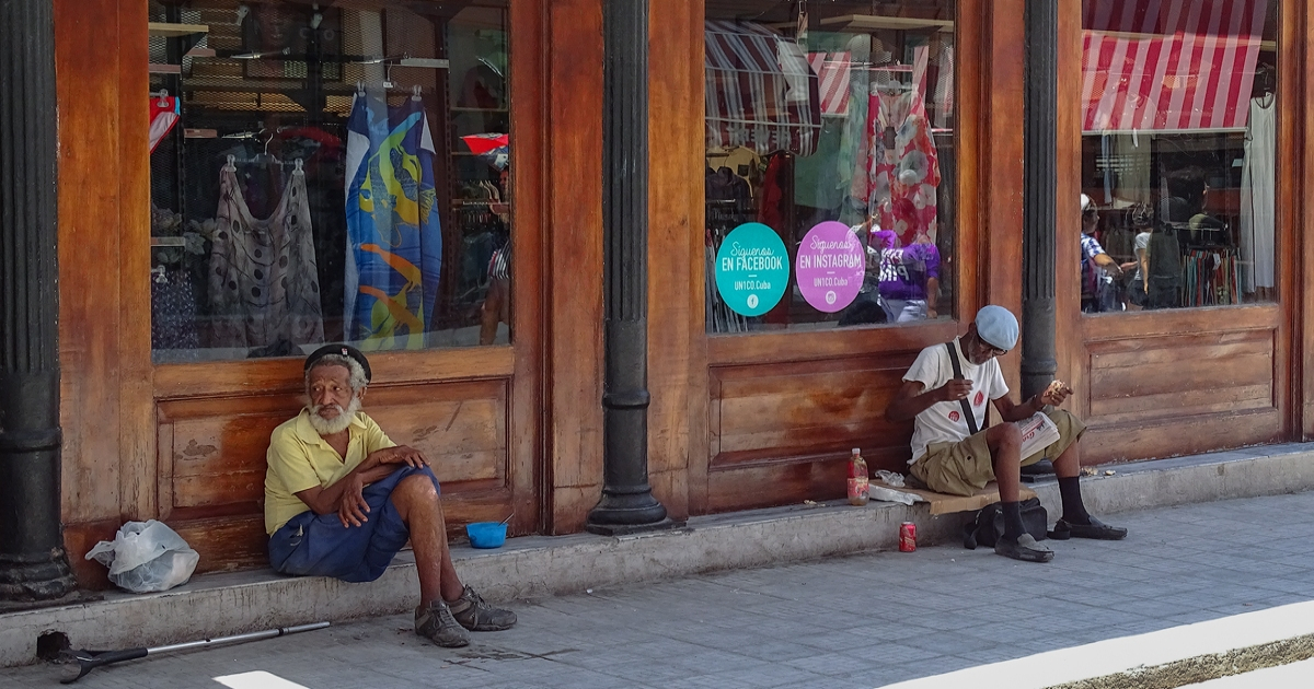 Personas en las calles de La Habana, imagen de referencia © CuberCuba
