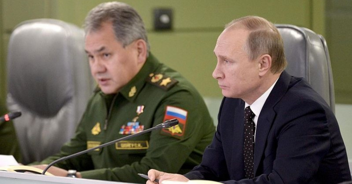 Sergei Shoigu, ministro de Defensa ruso, junto a Vladimir Putin © Wikimedia Commons