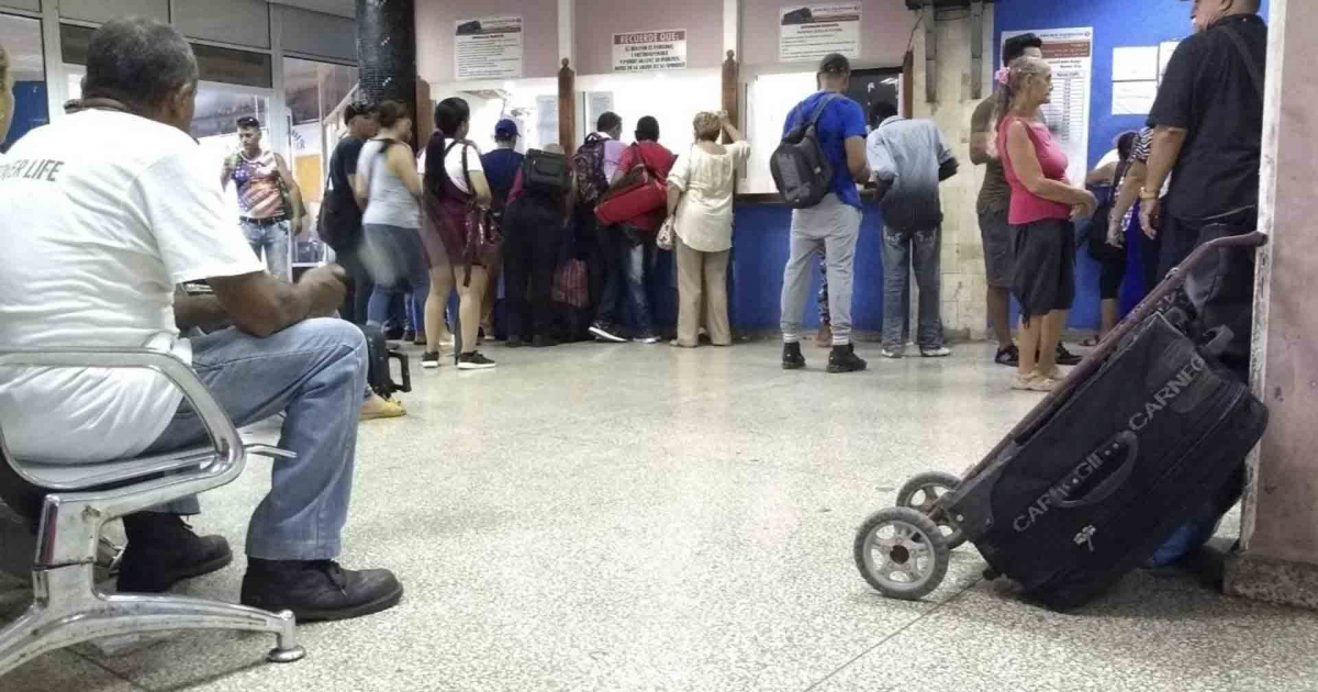 Sala de espera de la Terminal de Ómnibus de La Habana © Twitter/Javier Amador