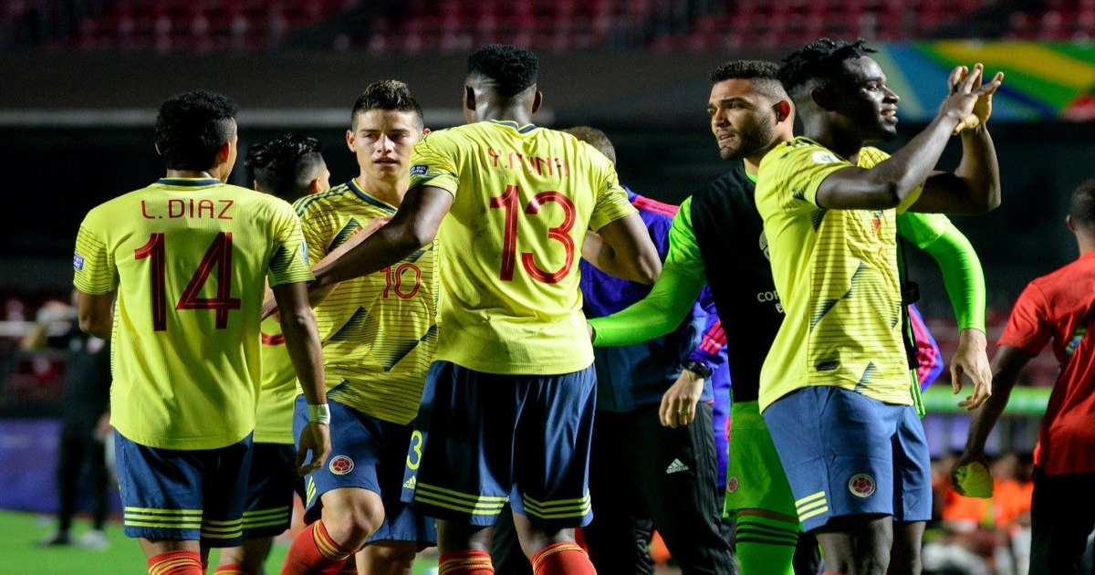 James Rodríguez, en el medio detrás, en una imagen de referencia © Twitter / Carlos Queiroz