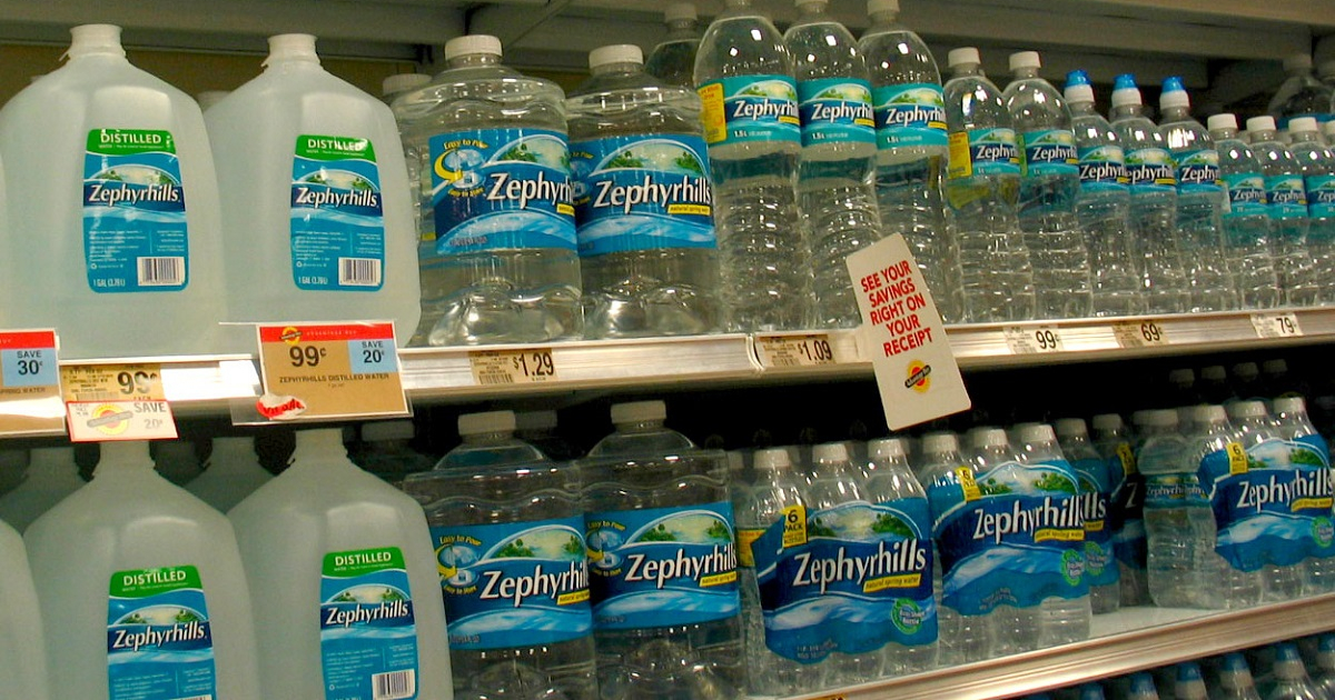 Venta de agua en supermercados © Christopher Sessums/Flickr