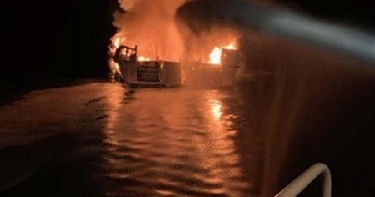 Incendio del barco en California © TWITTER/@VCFD_PIO
