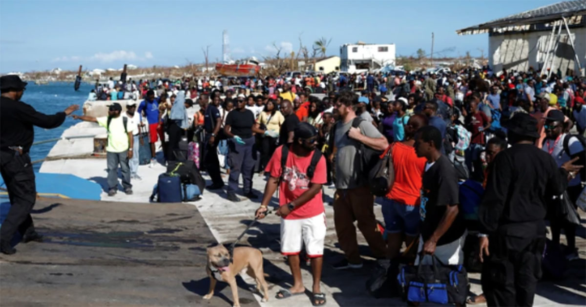 Miles de personas huyen de la isla a diario © Twitter / Despierta El Sur