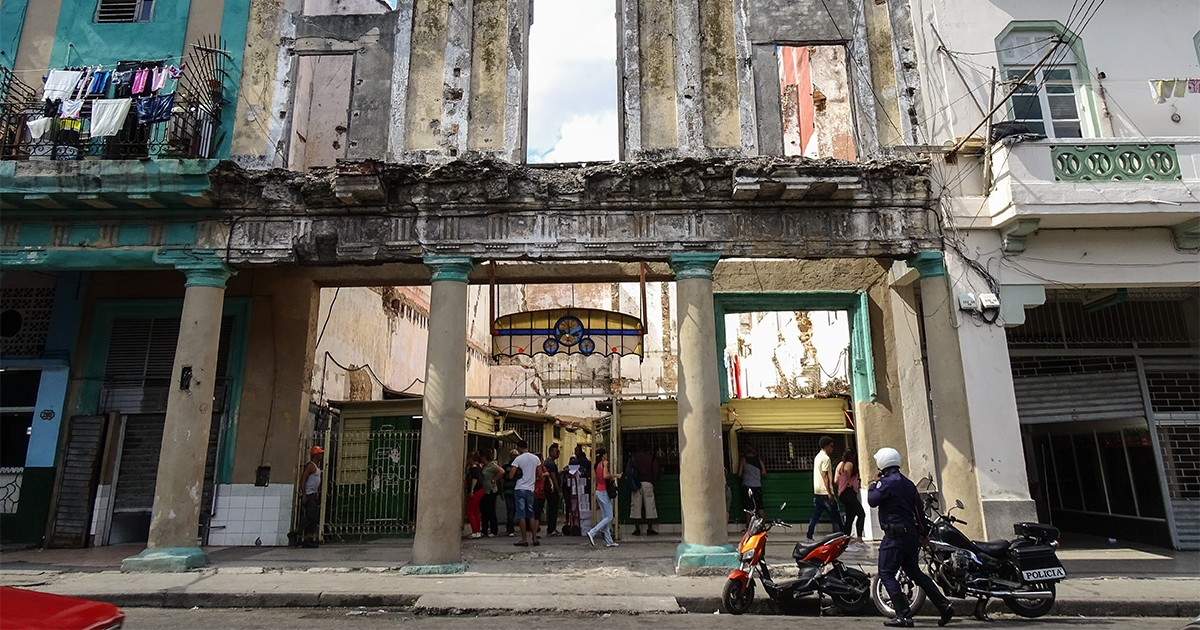 Ruinas y destrucción por doquier en La Habana: Calle Belascoaín © CiberCuba