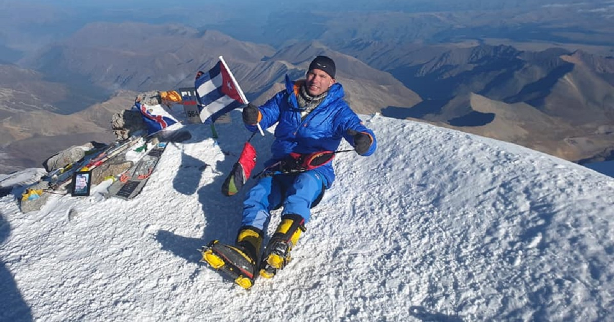 Yandy Nunez Martinez en la cima del Elbrus © Yandy Nunez Martinez/Facebook