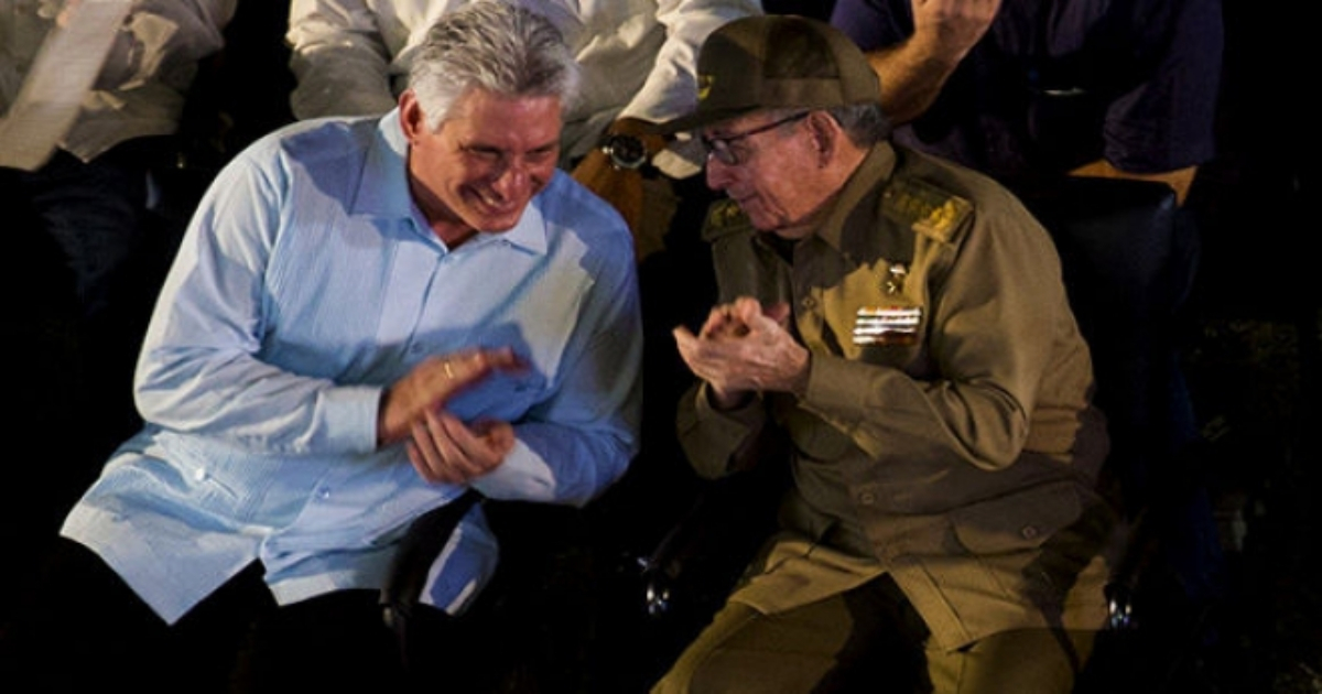 Miguel Díaz-Canel y Raúl Castro en una imagen de archivo © Cubadebate