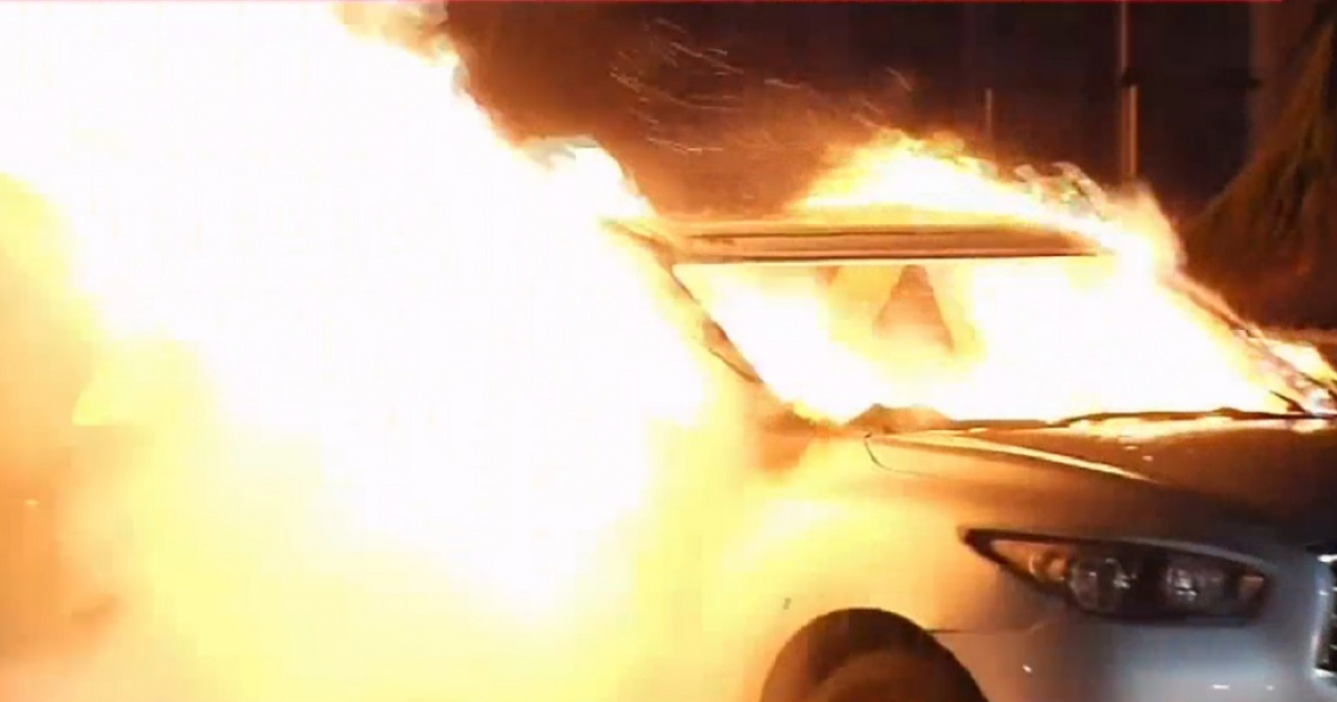 Incendian auto en Miami © Telemundo 51