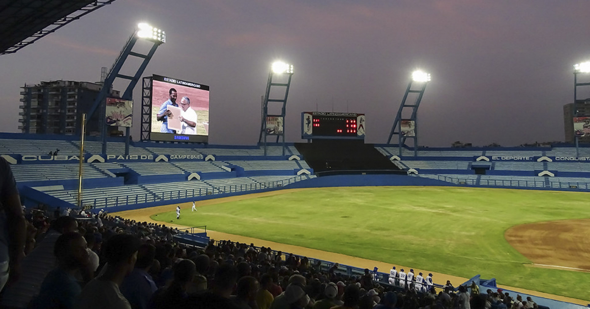 Momento de la Inauguración de la Pantalla Gigante del Estadio Latinoamericano © CiberCuba