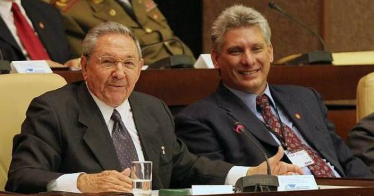 Raúl Castro y Miguel Díaz-Canel © Cadena Agramonte