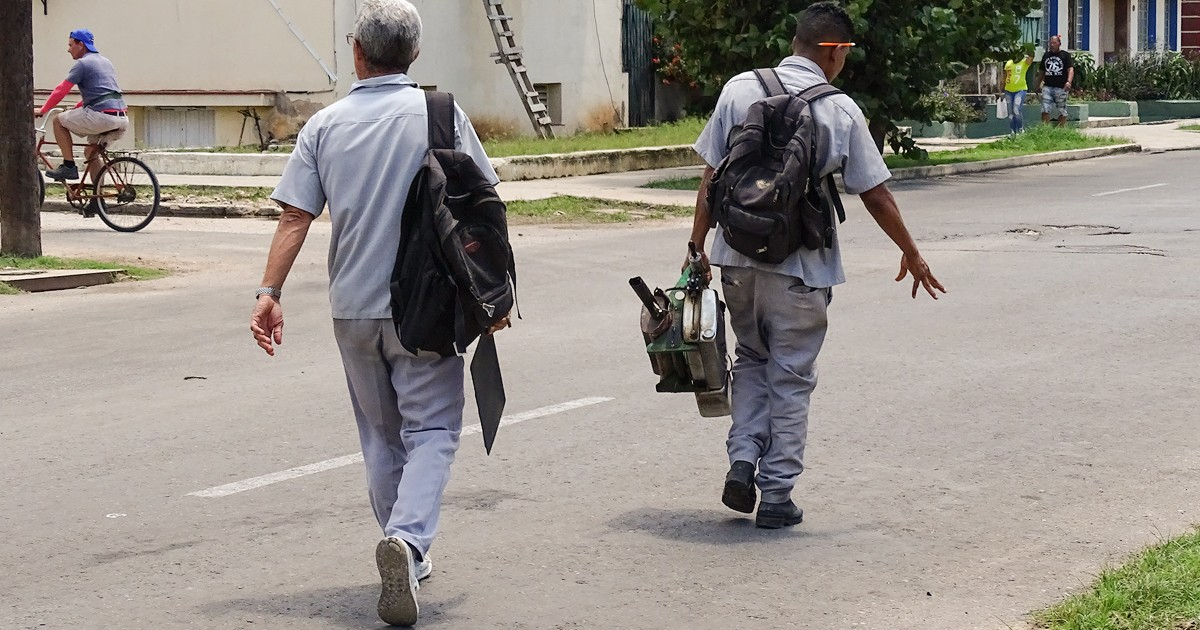 Imagen de referencia de fumigadores en La Habana © CiberCuba