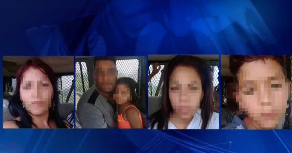 Los cinco cubanos encontrados en un autobús. © Captura de pantalla de Telemundo 49