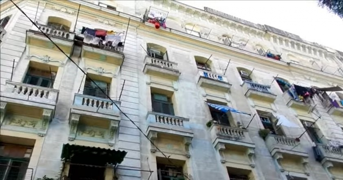 Edificio donde se alojaba el hotel Bristol, en la calle Amistad, en La Habana © Captura de video en Youtube