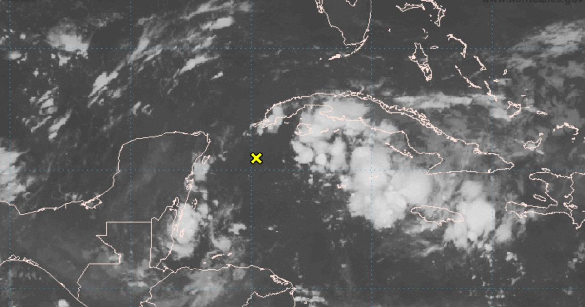Centro de la perturbación tropical cerca de Cuba, con lluvias muy al este. © Captura de pantalla del NHC.
