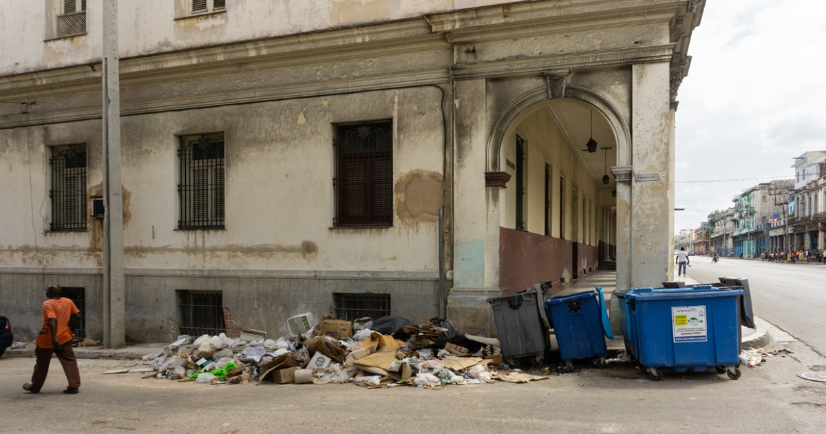 Basura en una calle de La Habana, imagen de referencia. © CiberCuba