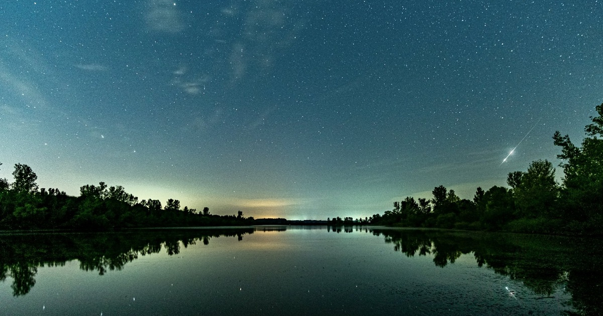 Lluvia de estrellas © American Meteor Society