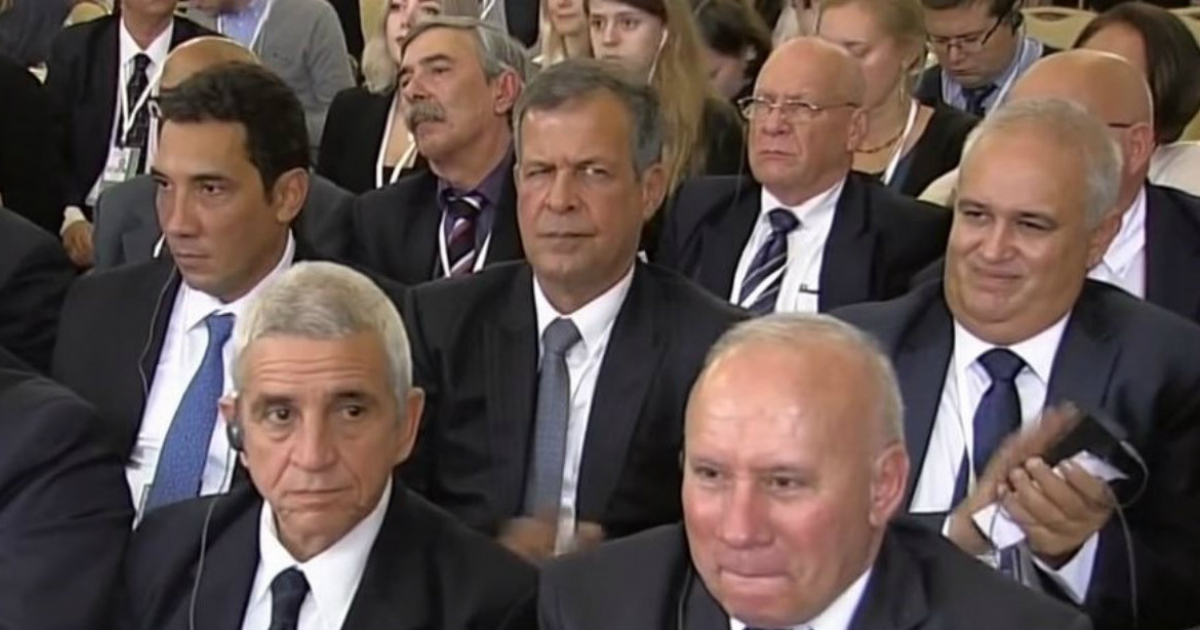 Luis Alberto Rodríguez López-Callejas entre el público asistente en Rusia © YouTube/screenshot