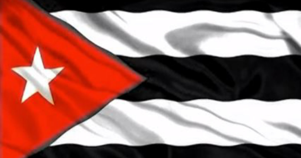 Bandera cubana con franjas negras y blancas © Cortesía de Juan Carlos Cremata