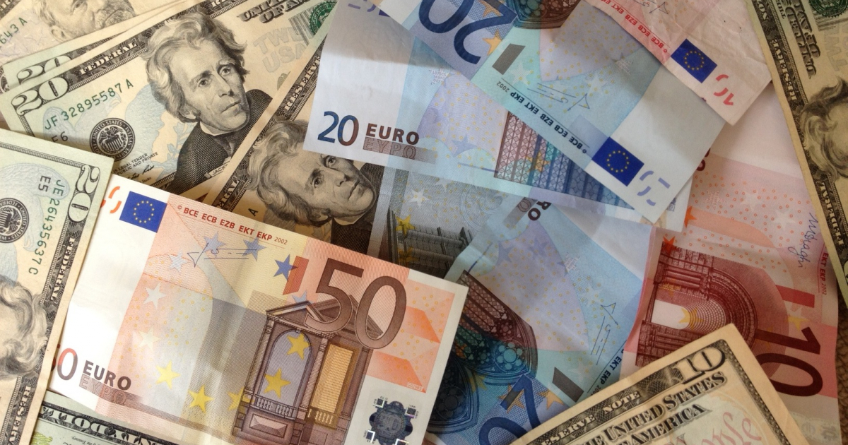 Dólares y euros © Flickr