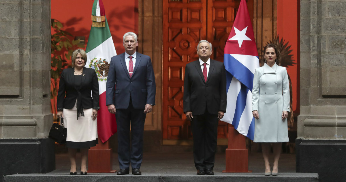 De izquierda a derecha: Lis Cuesta, Miguel Díaz-Canel, Andrés Manuel López Obrador y Beatriz Gutiérrez Müller © Twitter/SRE