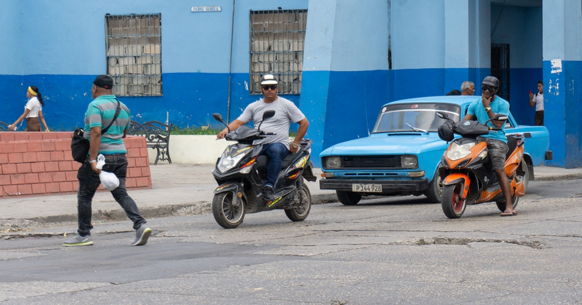 Ciclomotores en La Habana, Cuba (imagen de referencia). © CiberCuba