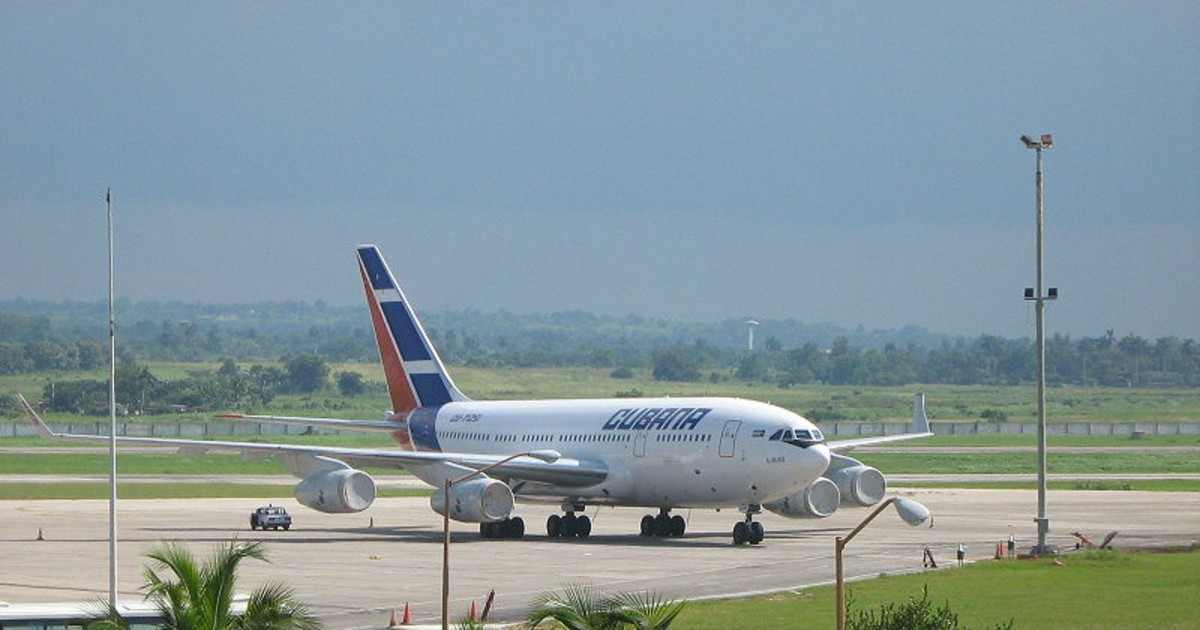 Avión de Cubana de Aviación en el Aeropuerto de La Habana © Wikipedia