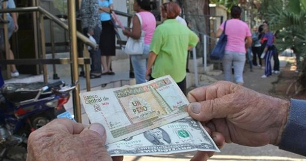Los pesos convertibles serán decomisados por la aduana cubana © TranslatingCuba.com